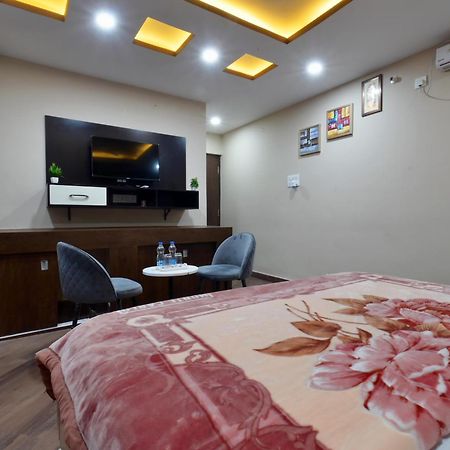 Hotel Lilac Doors Patna  Kültér fotó